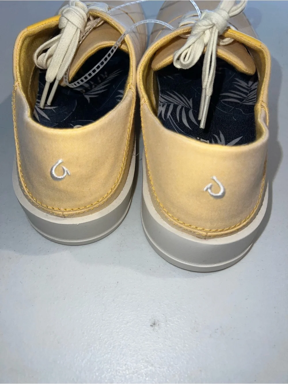 OluKai Tradewind low-top canvas sneakers in the Solar Glow yellow size 8.5 NWOT